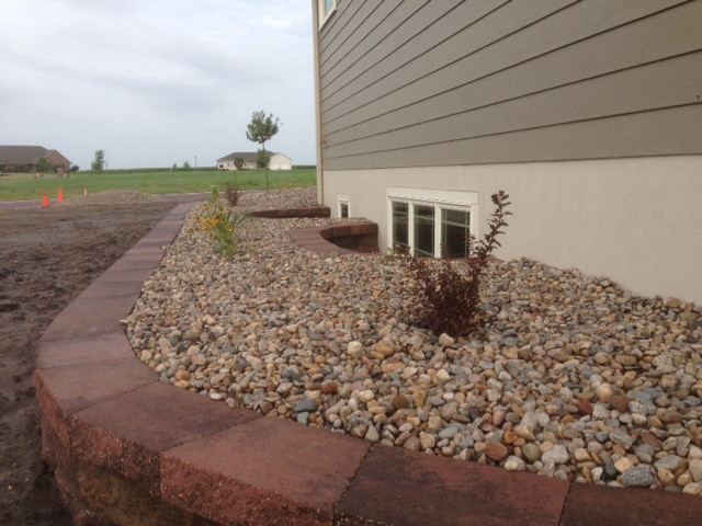Rock Or Mulch The Pros And Cons Of, River Rock Landscaping Around House Foundation